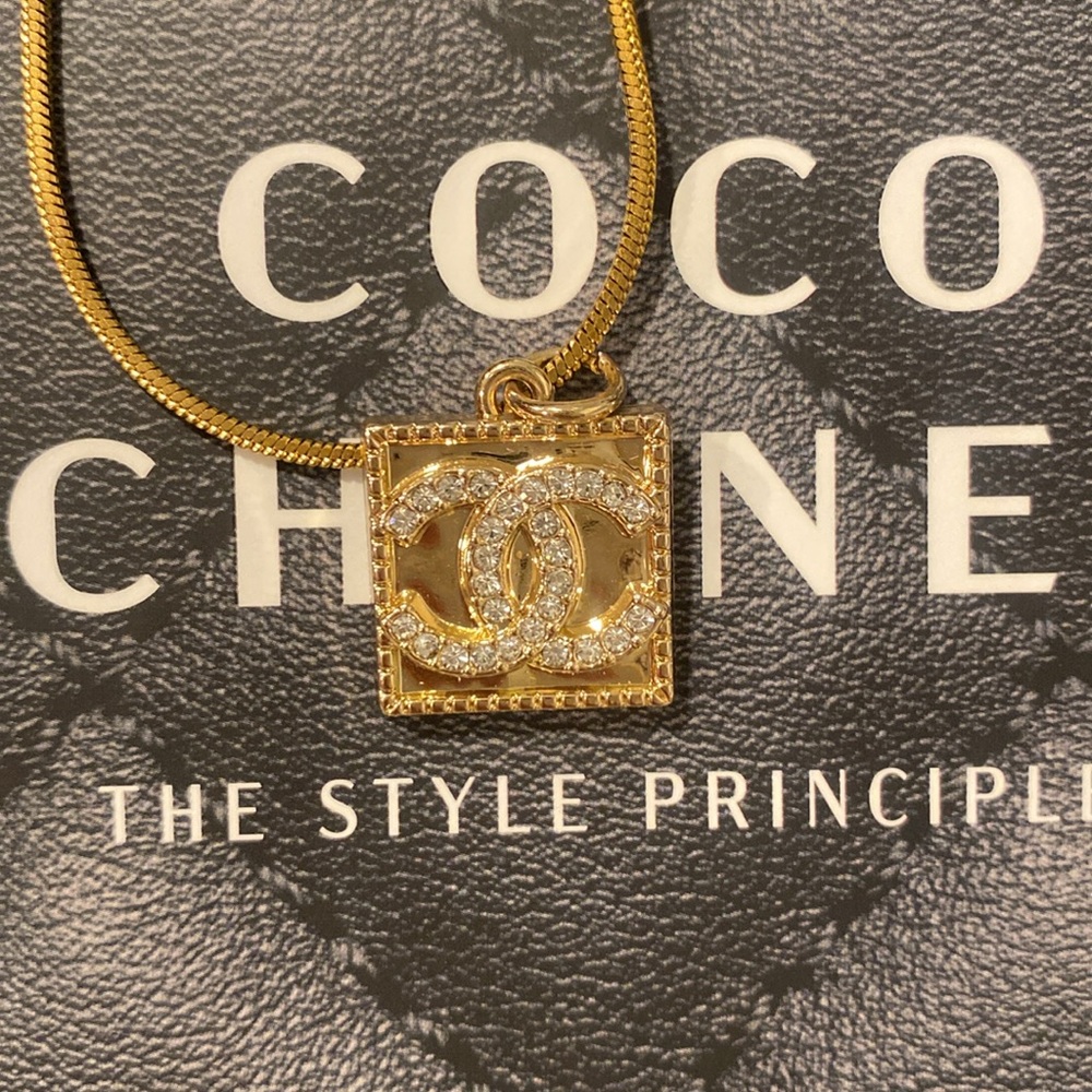 CHANEL stamped Zipper Pull Pendant - Picture 2 of 9